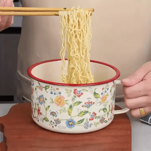 Large Size Durable Round Shape Food Safety Reusable Custom Logo Camper Shiny Enamel Coated Metal Steel Noodle Mug Bowl With Lid